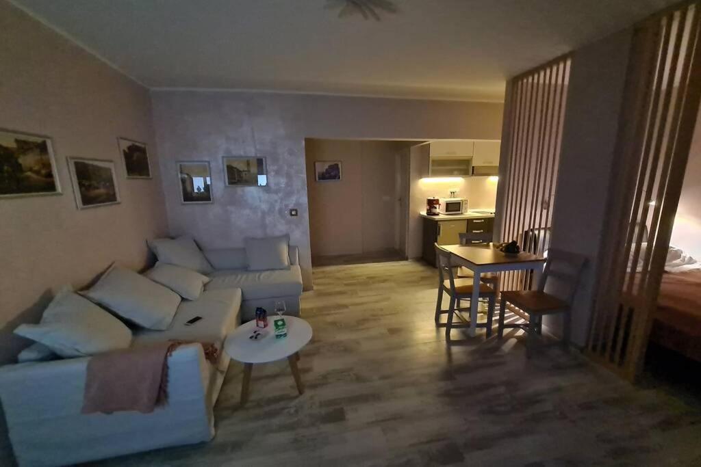 Lacroma Apartment