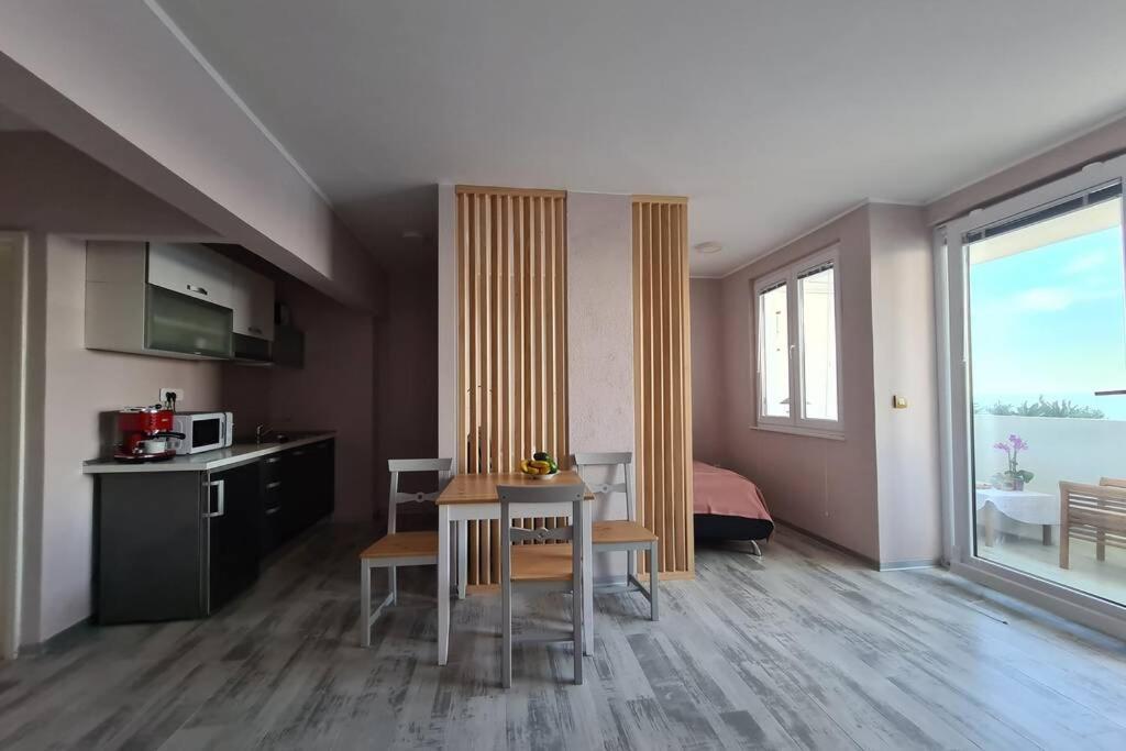 Lacroma Apartment